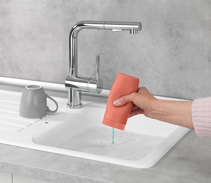 WENKO Easy Squeeze Dish Soap Dispenser for Kitchen Sink, Squeeze Bottle for Washing Up Liquid and Hand Soap, Round refillable Plastic Bottles, Easy to Fill and to use, 8.5 oz, Brick red