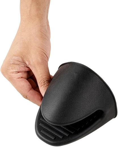 Restaurantware Comfy Grip 4.3 x 3.5 x 4.2 Inch Mini Oven Mitt Pot Holders 1 Food-Grade Finger Mitt Set - 2-Piece Set Oven-Ready Up To 446F Black Silicone Pinch Mitts Ribbed Texture Dishwashable