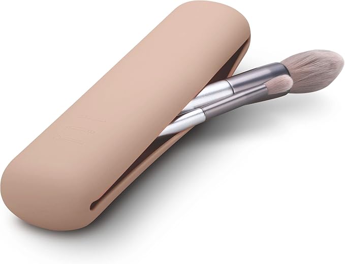 FERYES Travel Makeup Brush Holder, Magnetic Anti-fall Out Silicon Portable Cosmetic Face Brushes Holder, Soft and Sleek Makeup Tools Organizer for Travel-Khaki（7.8 * 1.89 * 0.8 Inches）