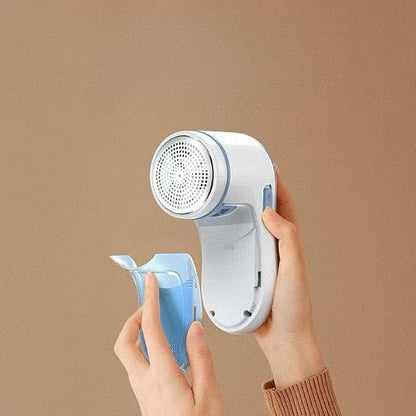 Fabric Shaver, Lint Remover for Clothes, Effectively and Quickly Remove Pills, Sweater Shaver with Stainless Steel 3-Leaf Blades and Safety Lock Protection.(Blue)
