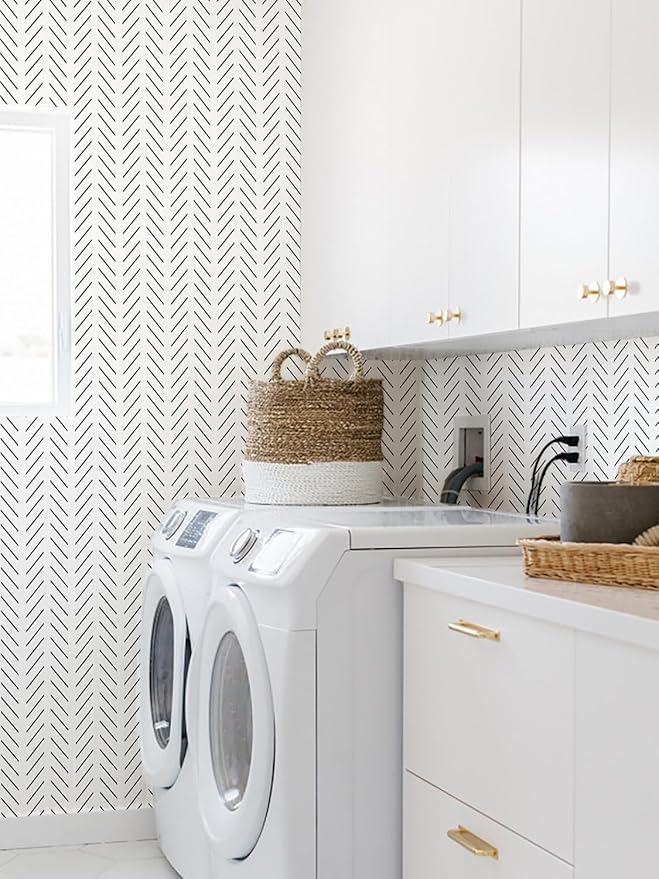 Orainege Black and White Peel and Stick Wallpaper Herringbone Contact Paper for Bathroom 17.7 in x 78.7 in Black Chevron Removable Wall Paper Peel and Stick Modern Geometric Self Adhesive Wallpaper