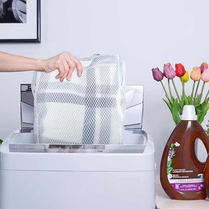 2 PCS Honeycomb Mesh Laundry Bag with Handle, 15.7 x 11.8 Inch Zippered Mesh Laundry Bag, Extra Large Opening, Side Widening, for Washing Socks, Baby Items, Lingerie, Travel Garments (Pink and Blue)