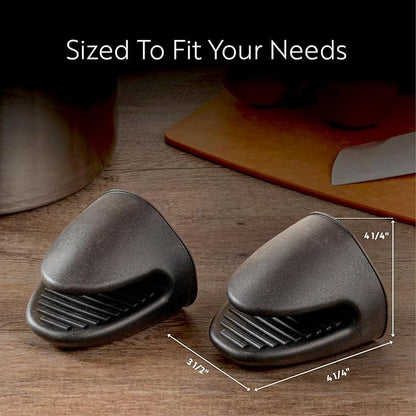 Restaurantware Comfy Grip 4.3 x 3.5 x 4.2 Inch Mini Oven Mitt Pot Holders 1 Food-Grade Finger Mitt Set - 2-Piece Set Oven-Ready Up To 446F Black Silicone Pinch Mitts Ribbed Texture Dishwashable