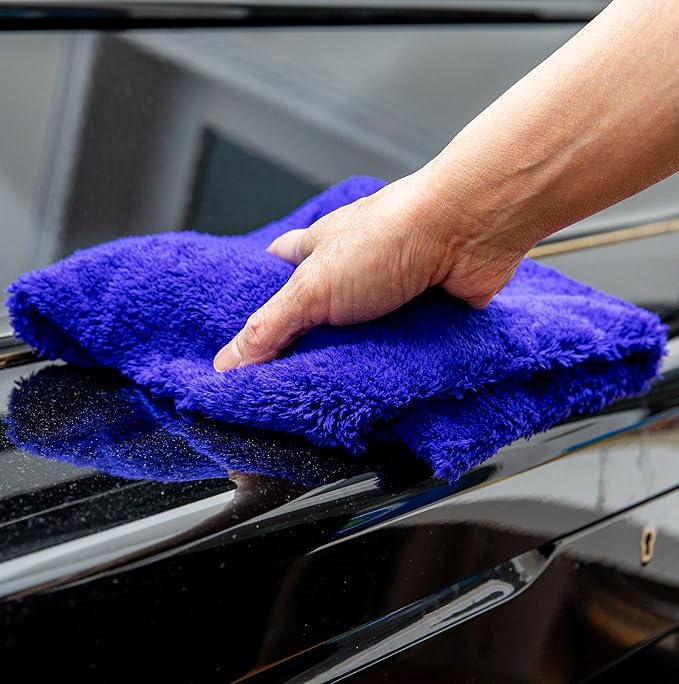 L.I.Q. Microfiber Cleaning Cloths (Pack of 12) – 4 Types: Coral Fleece, Glass, Fishscale & Long Pile (3 Each) – Reuseable, Lint-Free Microfiber Cloths for Cleaning - for Wood, Glass, Metal, and More