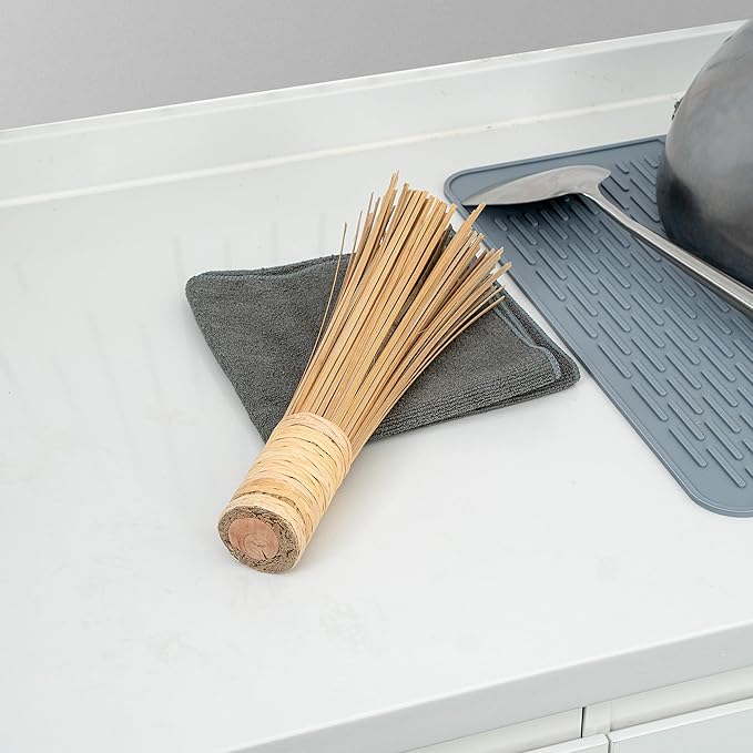 Restaurantware Bamboo Wok Brush 1 Pack 11 Inches Bamboo Bristle Scrubber with Ergonomic Long Handle, Cleaning Tool for Stuck Food, Durable Kitchen Brush Scrubber